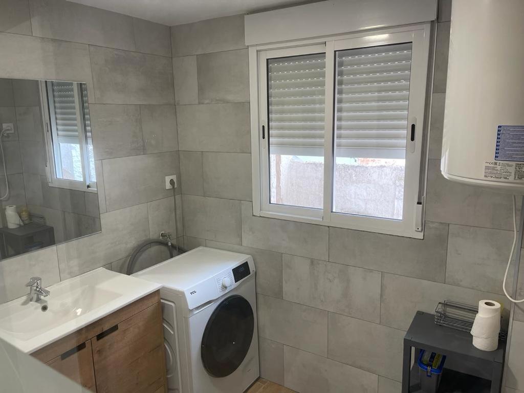 Bel Appartement Roses Plage المظهر الخارجي الصورة